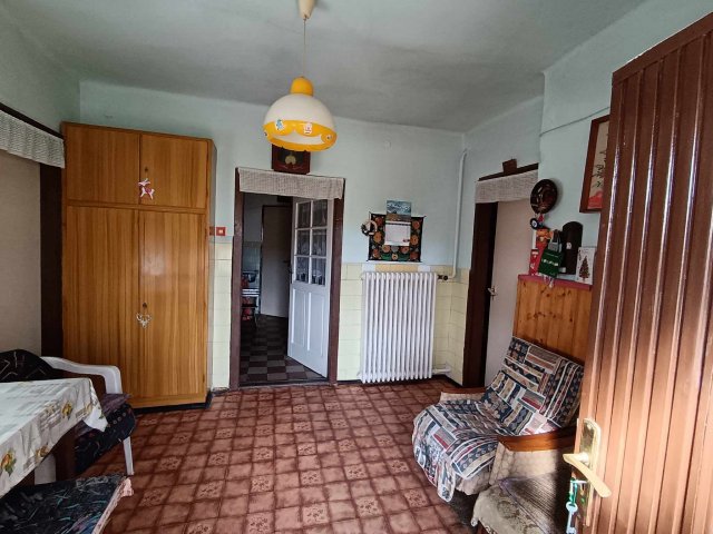 Eladó családi ház, Bakonybánkon 20.9 M Ft, 2 szobás