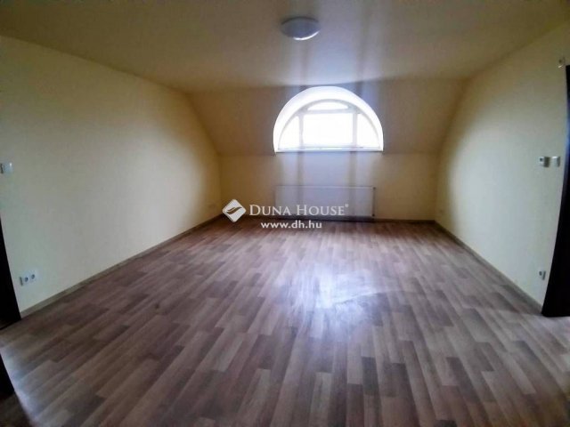 Eladó családi ház, Szigetszentmiklóson 510 M Ft, 6 szobás