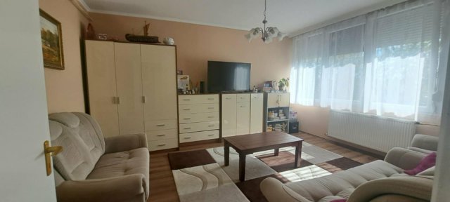 Eladó téglalakás, Tatabányán, Piac téren 30.99 M Ft, 2 szobás