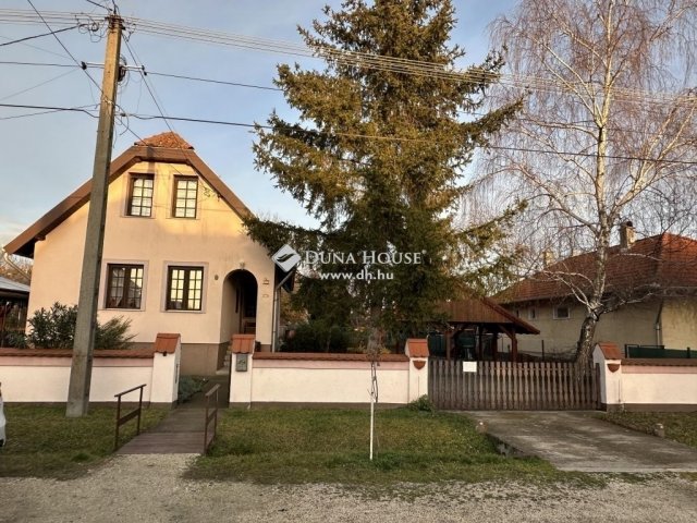 Eladó családi ház, Ercsiben 75 M Ft, 3 szobás