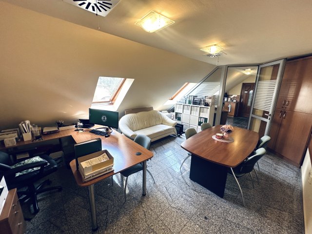 Kiadó iroda, Szombathelyen, Kossuth Lajos utcában 139 E Ft / hó