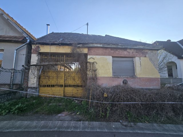 Eladó családi ház, Gyöngyöstarjánon 3.5 M Ft, 1 szobás