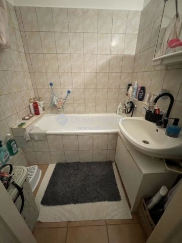 Eladó panellakás, Kecskeméten 43 M Ft, 3 szobás