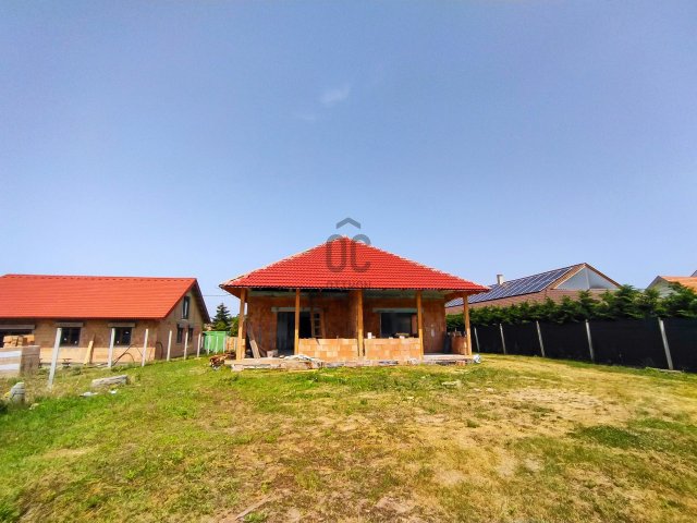 Eladó ikerház, Gárdonyban 98 M Ft, 4 szobás