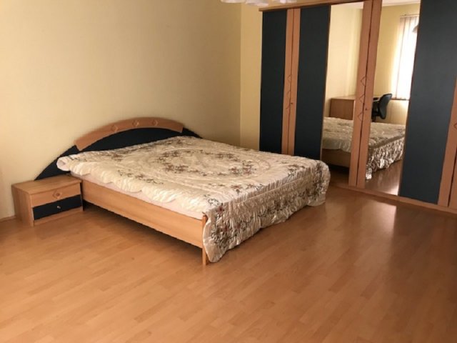 Kiadó téglalakás, albérlet, Pécsett 320 E Ft / hó, 4 szobás