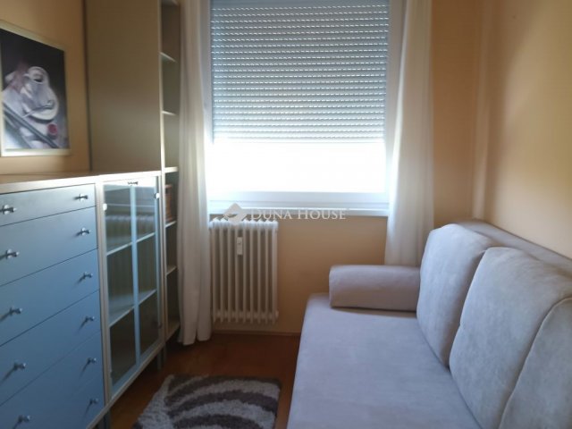 Eladó panellakás, Debrecenben 69 M Ft, 4 szobás