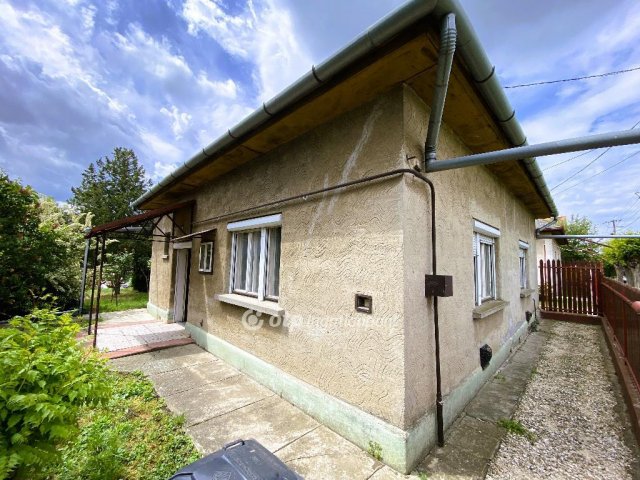 Eladó családi ház, Mezőtúron 13 M Ft, 3 szobás