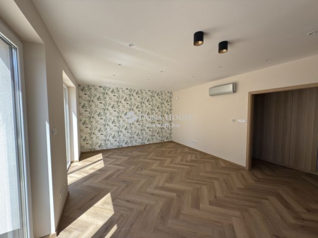 Kiadó családi ház, albérlet, Tatabányán 400 E Ft / hó