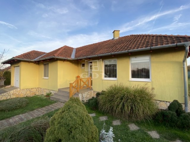 Eladó családi ház, Sárszentmihályon 71 M Ft, 4 szobás