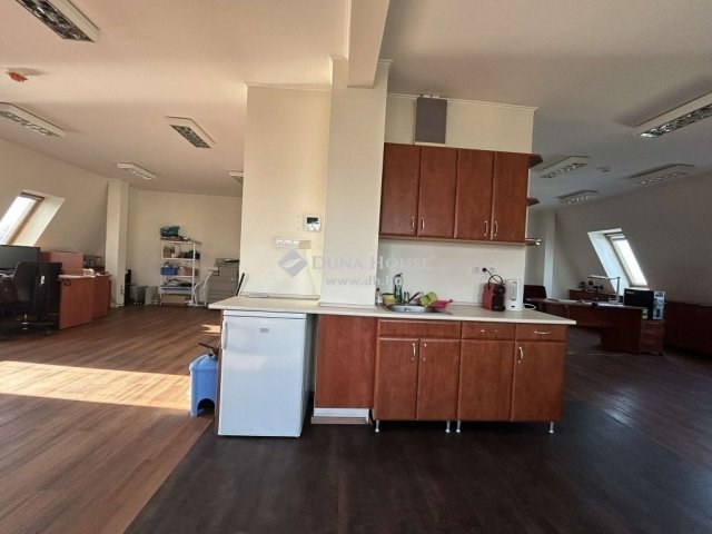 Eladó ipari ingatlan, Budapesten, XX. kerületben 199.9 M Ft