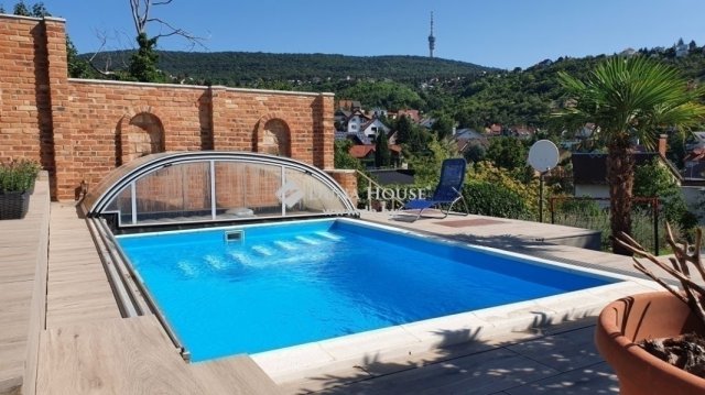 Eladó családi ház, Pécsett 199 M Ft, 5 szobás