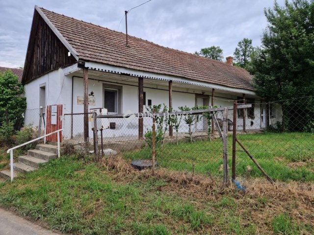 Eladó családi ház, Bényén 25 M Ft, 3 szobás