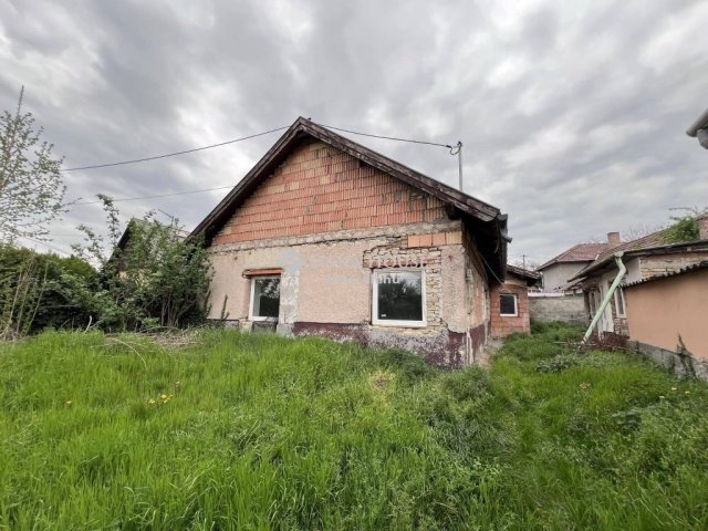 Eladó családi ház, Nyergesújfaluban 21.6 M Ft, 1 szobás