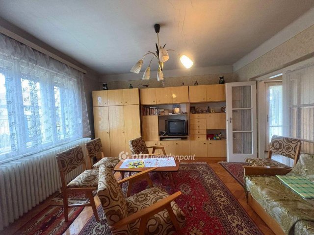 Eladó családi ház, Pilisen 38.5 M Ft, 2 szobás