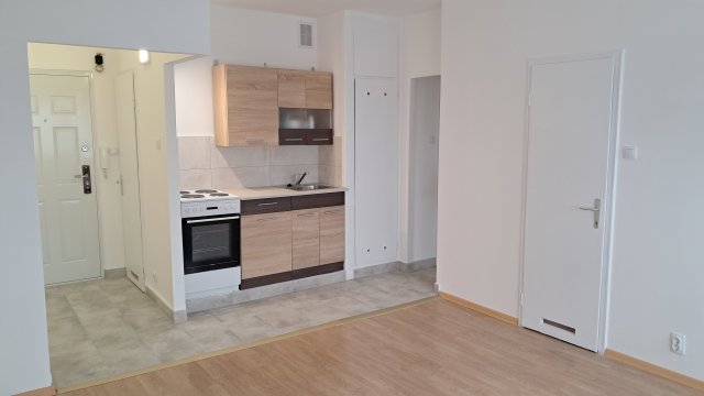 Kiadó panellakás, albérlet, Szolnokon 120 E Ft / hó, 1+1 szobás