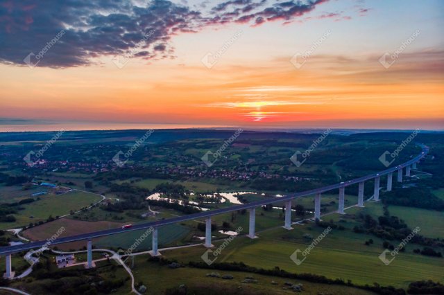 Eladó téglalakás, Balatonföldváron 72 M Ft, 3 szobás