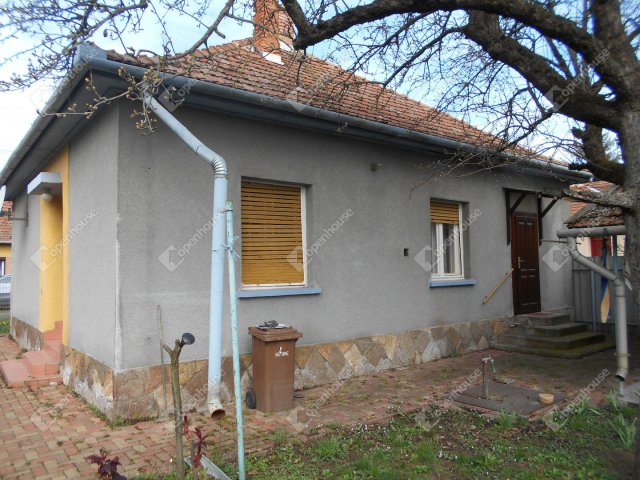Eladó családi ház, Jászapátiban 13.5 M Ft, 3 szobás