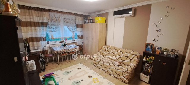 Eladó panellakás, Mezőhegyesen 14.5 M Ft, 4 szobás