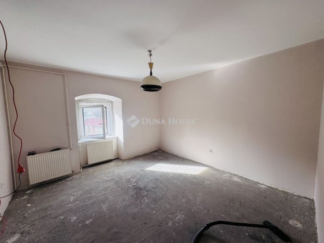 Eladó téglalakás, Siklóson 24.99 M Ft, 2 szobás