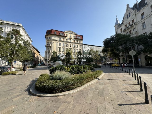 Eladó téglalakás, Budapesten, V. kerületben, Honvéd utcában