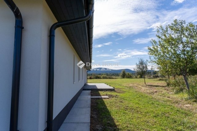 Eladó családi ház, Pomázon 270 M Ft, 5 szobás