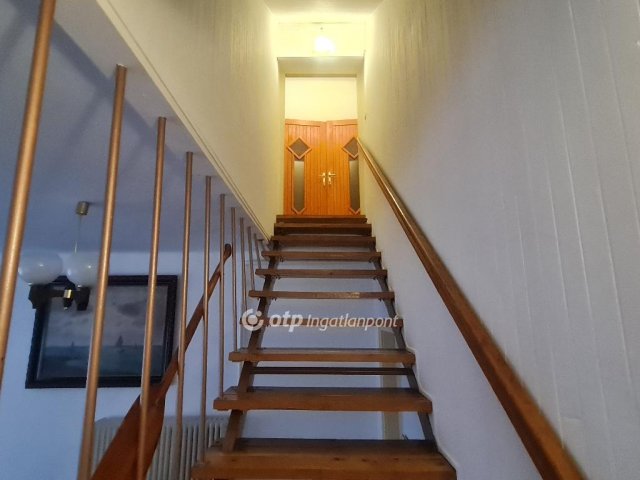 Eladó családi ház, Siófokon 399.9 M Ft, 7 szobás