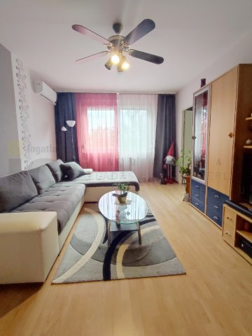 Eladó panellakás, Szegeden 47.5 M Ft, 2+1 szobás