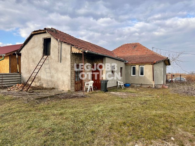 Eladó családi ház, Cegléden 30 M Ft, 2+1 szobás