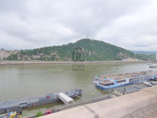 Kiadó téglalakás, albérlet, Budapesten, V. kerületben, 3 szobás