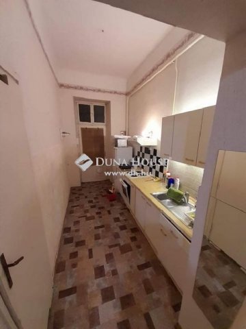 Eladó téglalakás, Budapesten, VIII. kerületben 38 M Ft, 1 szobás