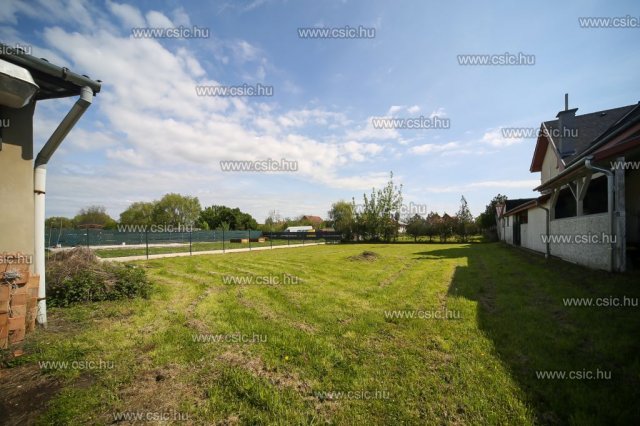 Eladó családi ház, Vácrátóton 119.9 M Ft, 5 szobás