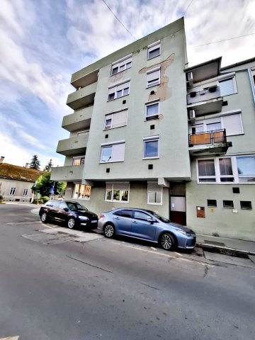 Eladó téglalakás, Kaposváron 34.5 M Ft, 2+1 szobás