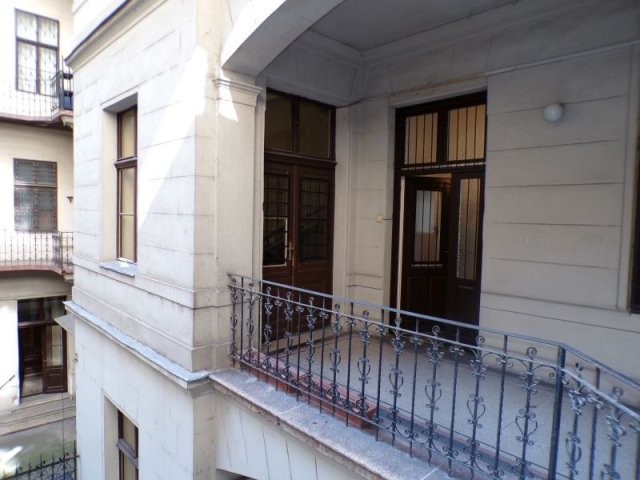 Eladó téglalakás, Budapesten, VI. kerületben 120 M Ft, 2 szobás