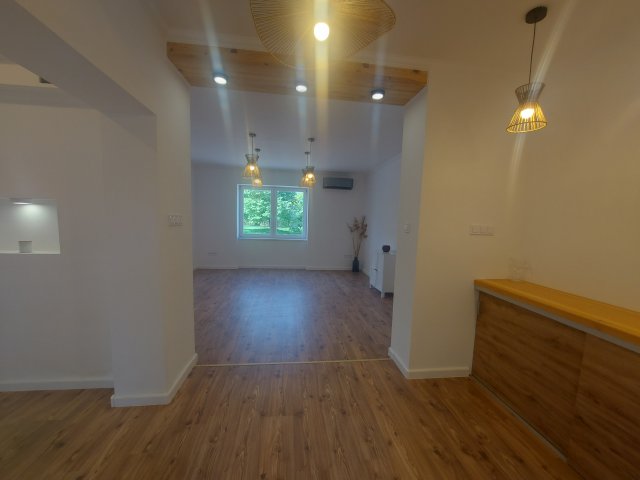 Kiadó üzlethelyiség, Szolnokon 160 E Ft / hó