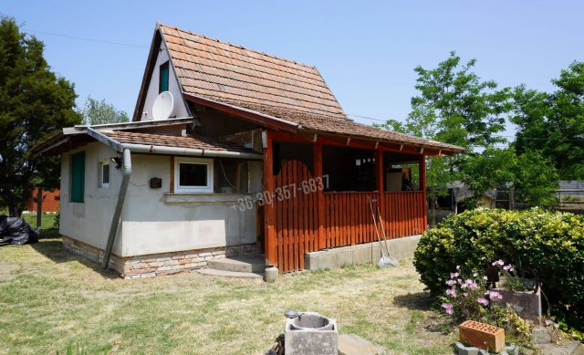 Eladó nyaraló, Zsombón 23.9 M Ft, 2 szobás