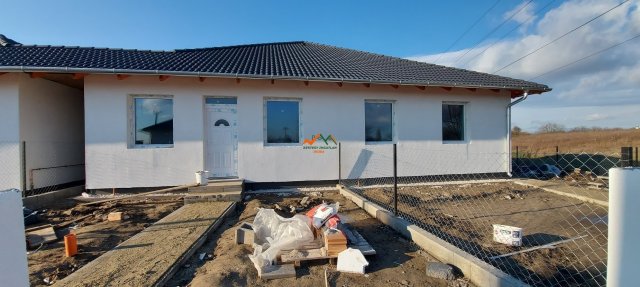 Eladó ikerház, Taksonyon 91.2 M Ft, 4 szobás
