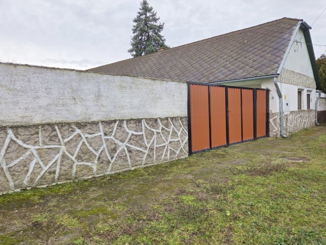 Eladó nyaraló, Dávodon, Ady Endre utcában 9 M Ft, 2 szobás