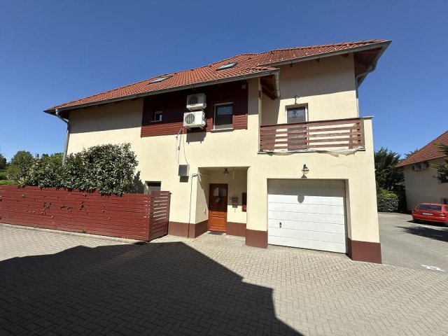 Eladó sorház, Szentendrén 189.9 M Ft, 5 szobás