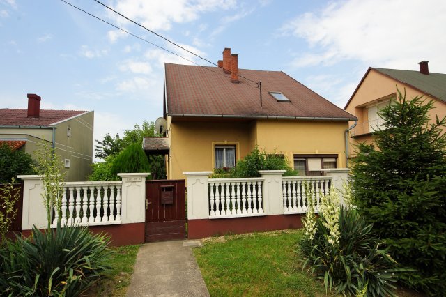 Eladó családi ház, Sárbogárdon 51.5 M Ft, 4 szobás