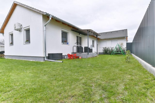 Eladó ikerház, Szigethalmon 84.9 M Ft, 4 szobás