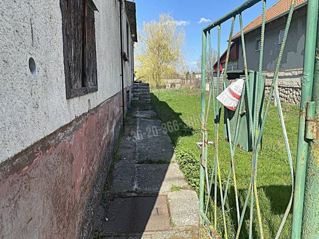 Eladó családi ház, Zsámbékon 49.9 M Ft, 4 szobás