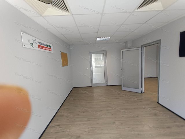 Kiadó iroda, Szolnokon 180 E Ft / hó, 2 szobás