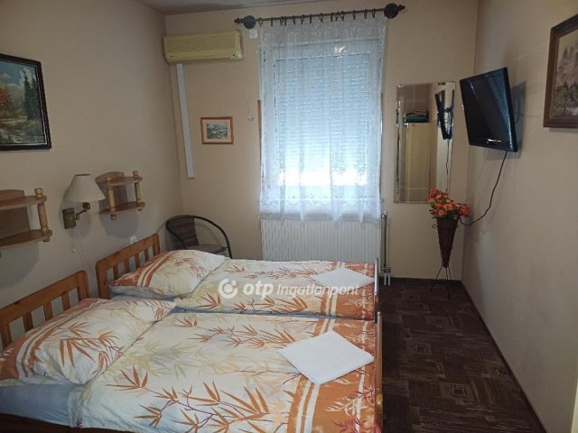 Eladó családi ház, Nagykanizsán 250 M Ft, 10 szobás