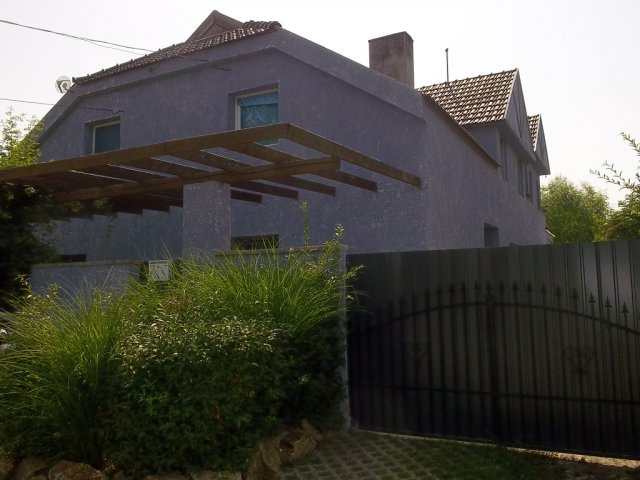 Eladó családi ház, Velencén 80 M Ft, 6 szobás