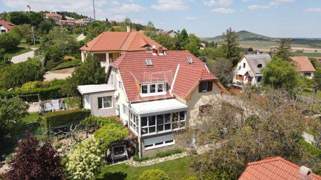 Eladó ikerház, Velencén 136 M Ft, 4 szobás