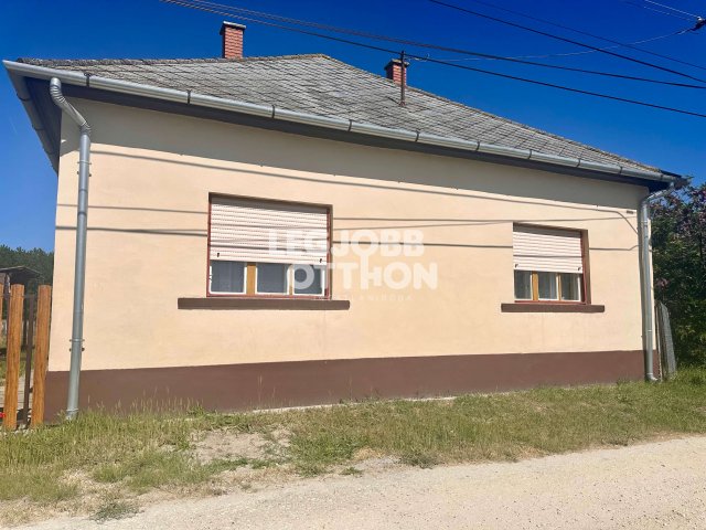 Eladó családi ház, Törtelen 25 M Ft, 2 szobás