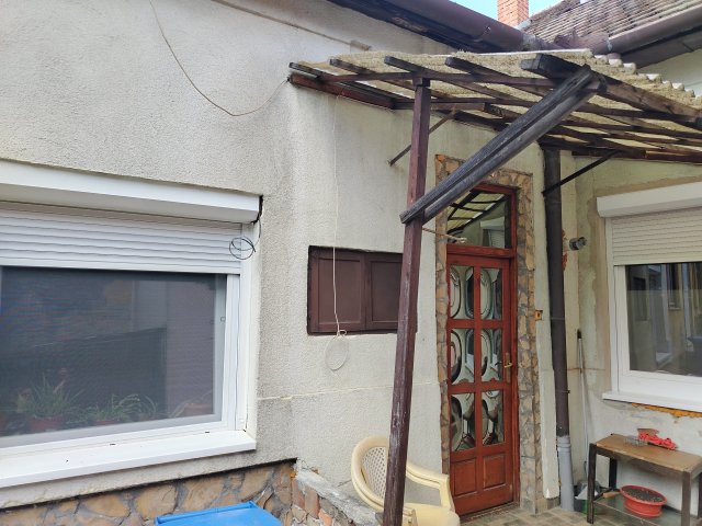 Eladó családi ház, Kaposváron 18.5 M Ft, 2 szobás