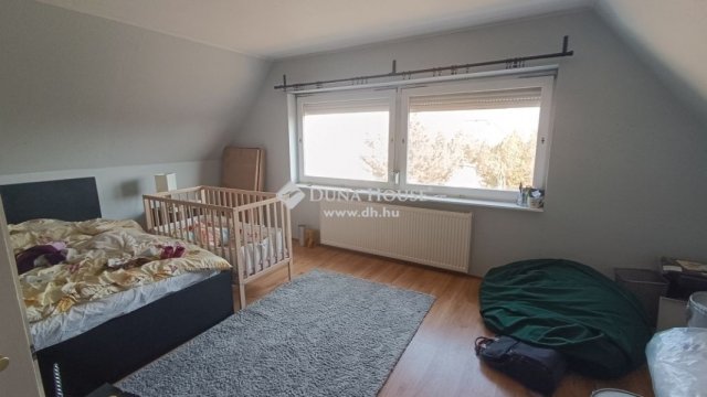 Eladó családi ház, Szentmártonkátán 49.9 M Ft, 7 szobás