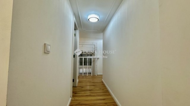 Eladó téglalakás, Budapesten, V. kerületben 89.5 M Ft, 4 szobás