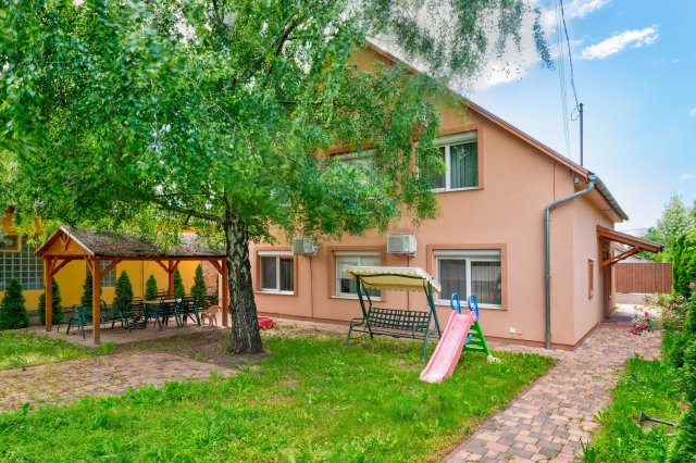 Eladó családi ház, Siófokon 115 M Ft, 7+1 szobás